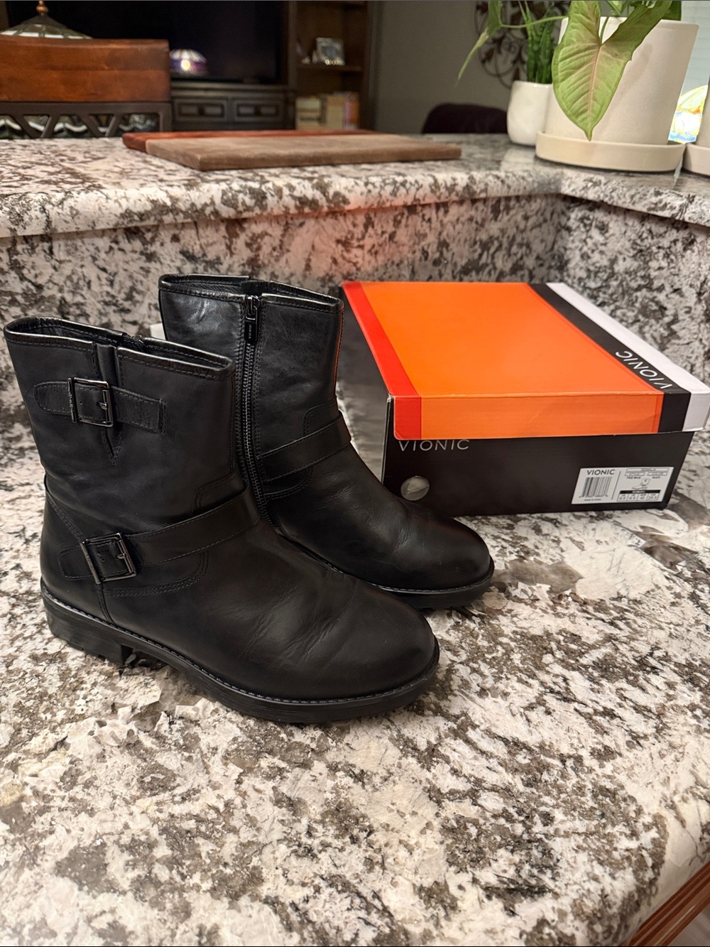 Vionic Prize Malia Women’s 8.5 Black Leather Boots